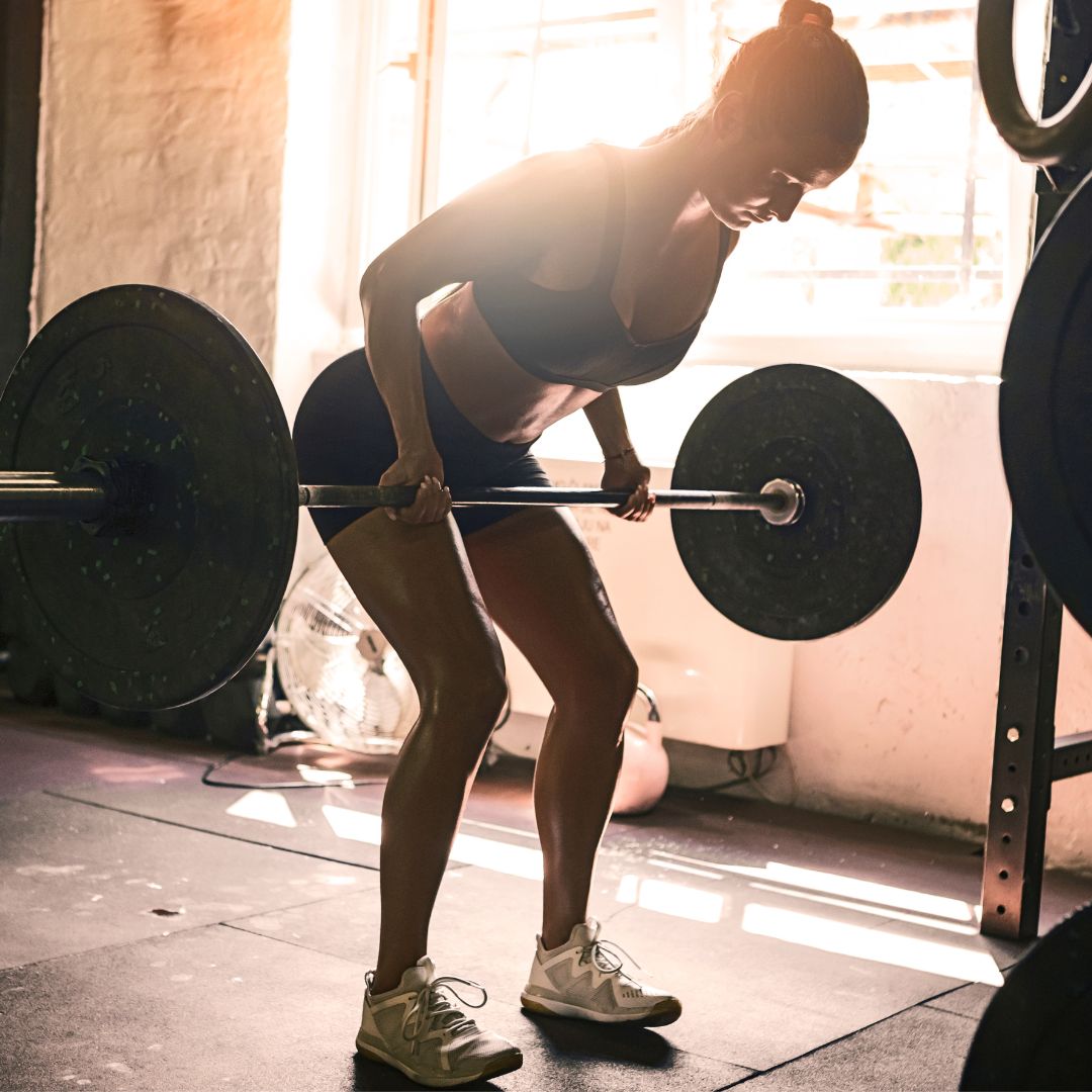 woman lifting weights in the gym