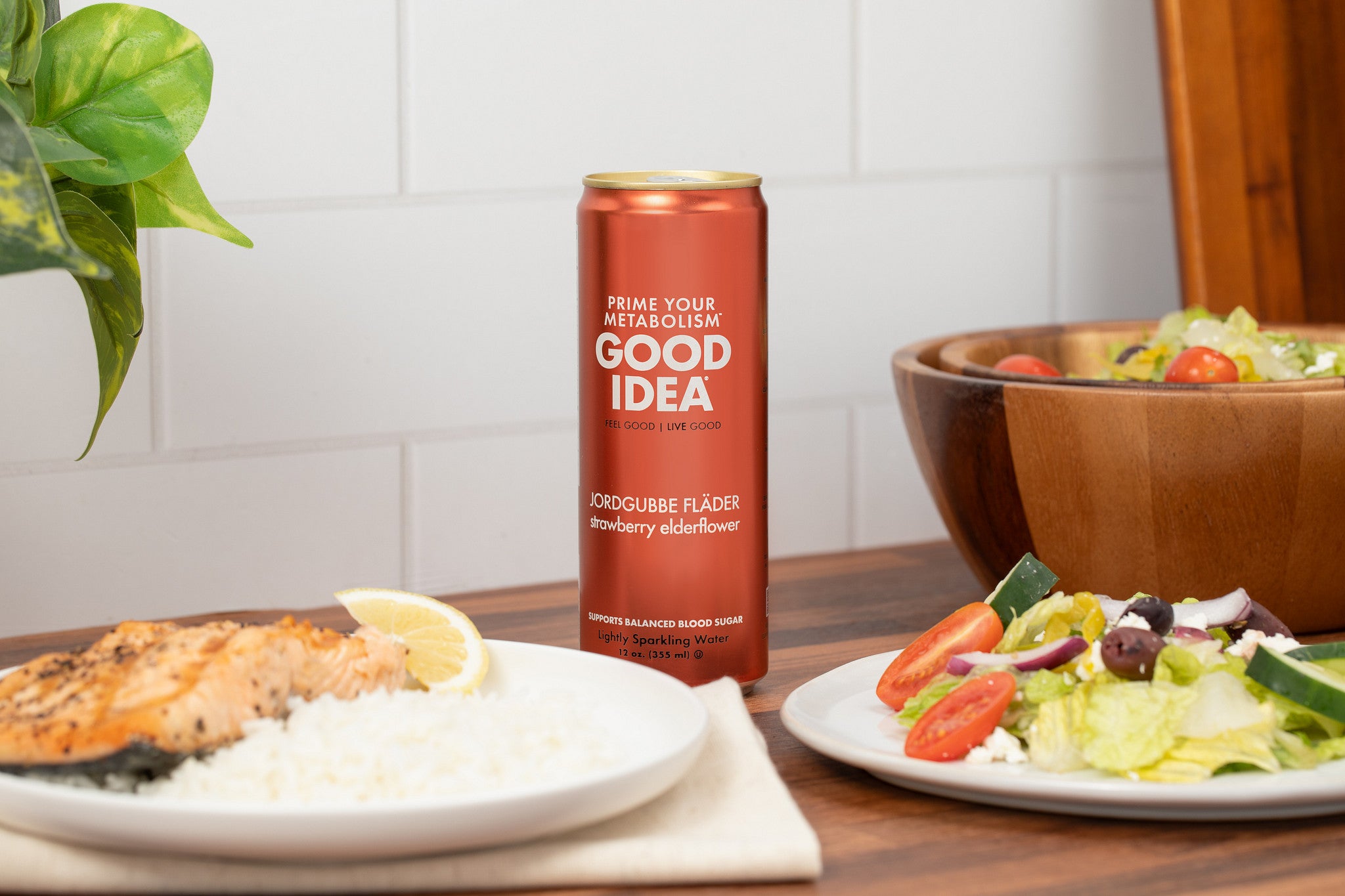 Can of Good Idea Strawberry Elderflower sparkling water with salmon rice and salad on a table