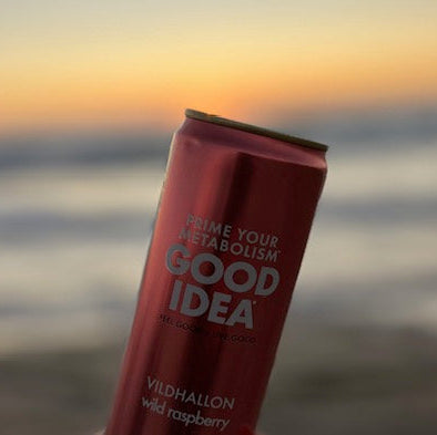 Wild Raspberry can of GOOD IDEA at the beach.